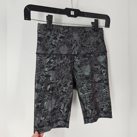 Lululemon Logo Flourish Black Iridescent 8" Foil Wunder Train High-Rise Short 4 - Picture 4 of 11